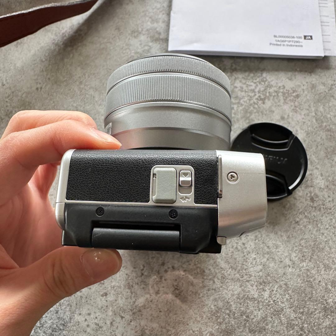 富士フイルム ミラーレス一眼レフ カメラ X-A7 レンズキット シルバー