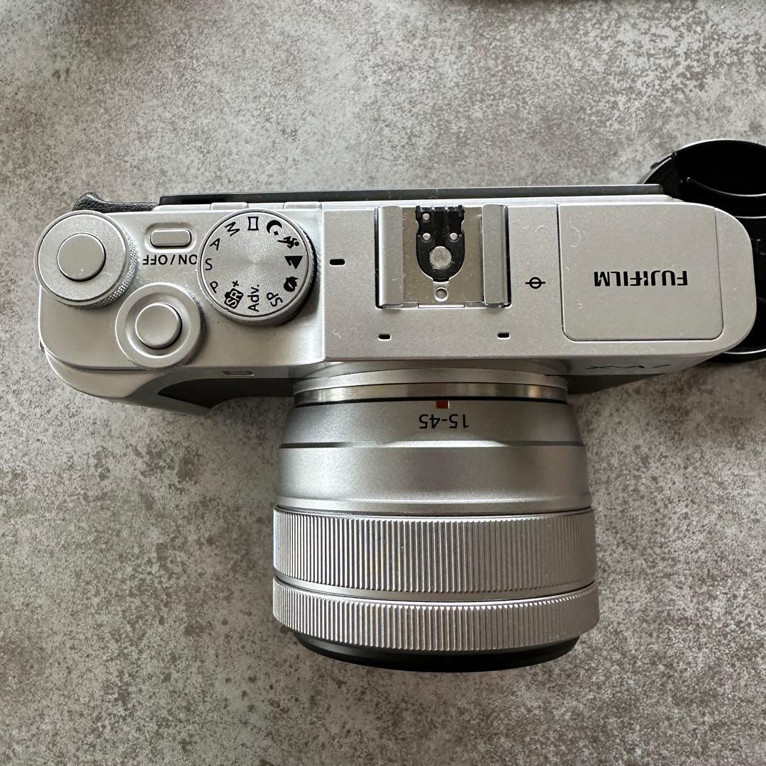 富士フイルム ミラーレス一眼レフ カメラ X-A7 レンズキット シルバー