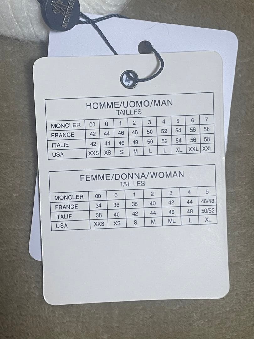 MONCLER ホワイトニット帽 タグ付き