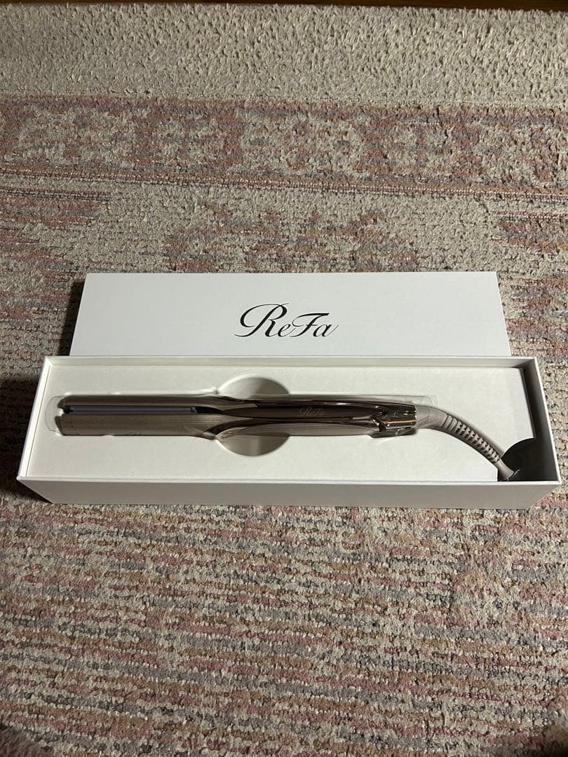 リファ ストレートアイロン プロプラス　2025年発売 シャンパングレージュ