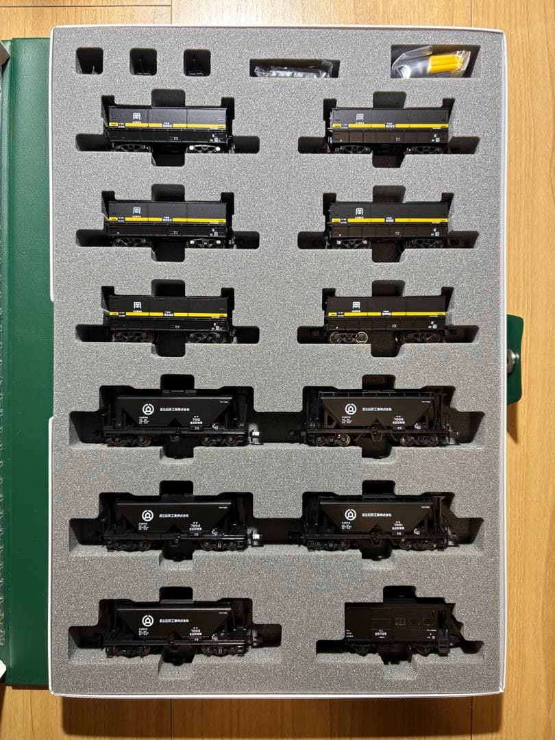 KATO 伯備線石灰輸送貨物列車　初期生産品