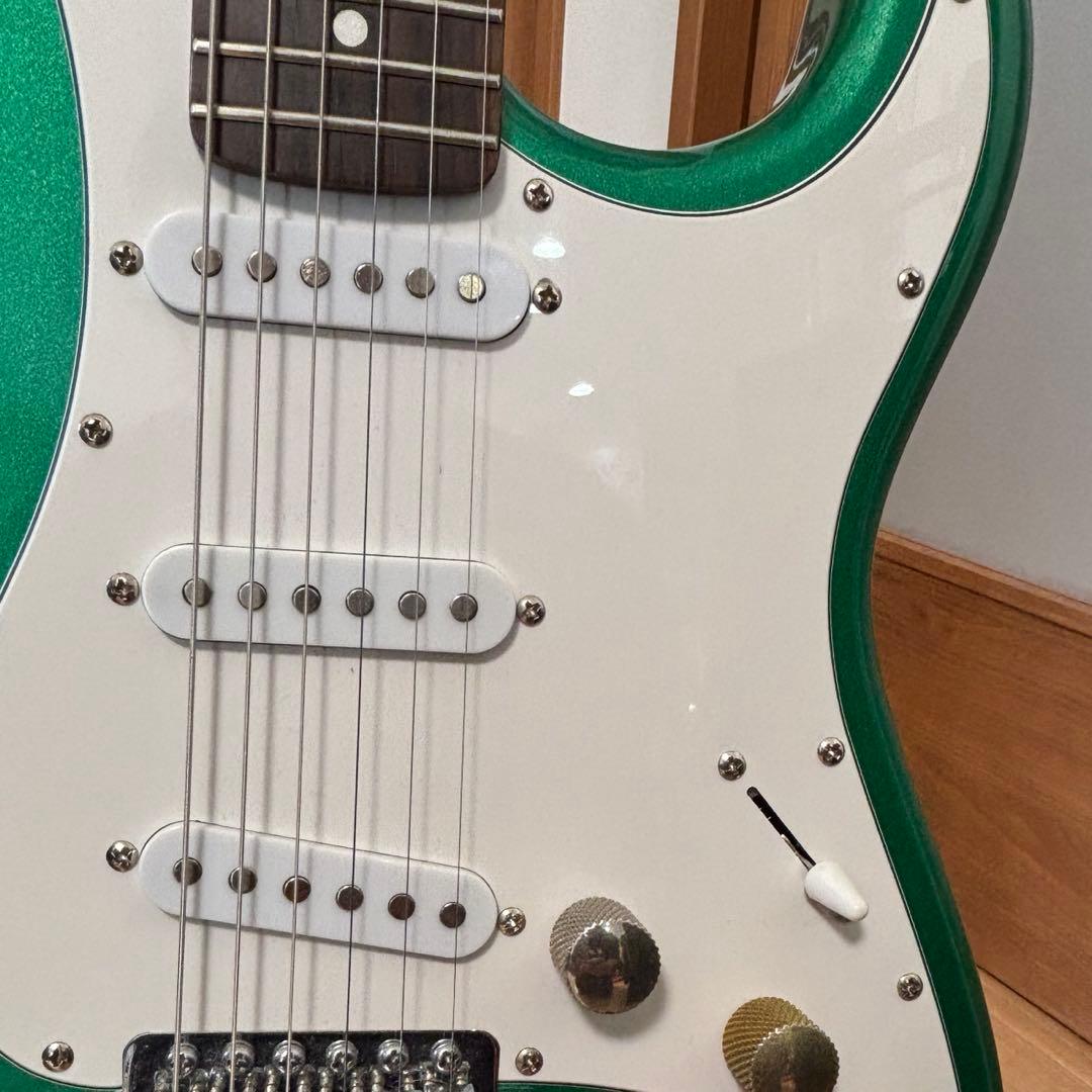 Bacchus BTS-1R グリーンのストラトタイプ ソフトギターケース付