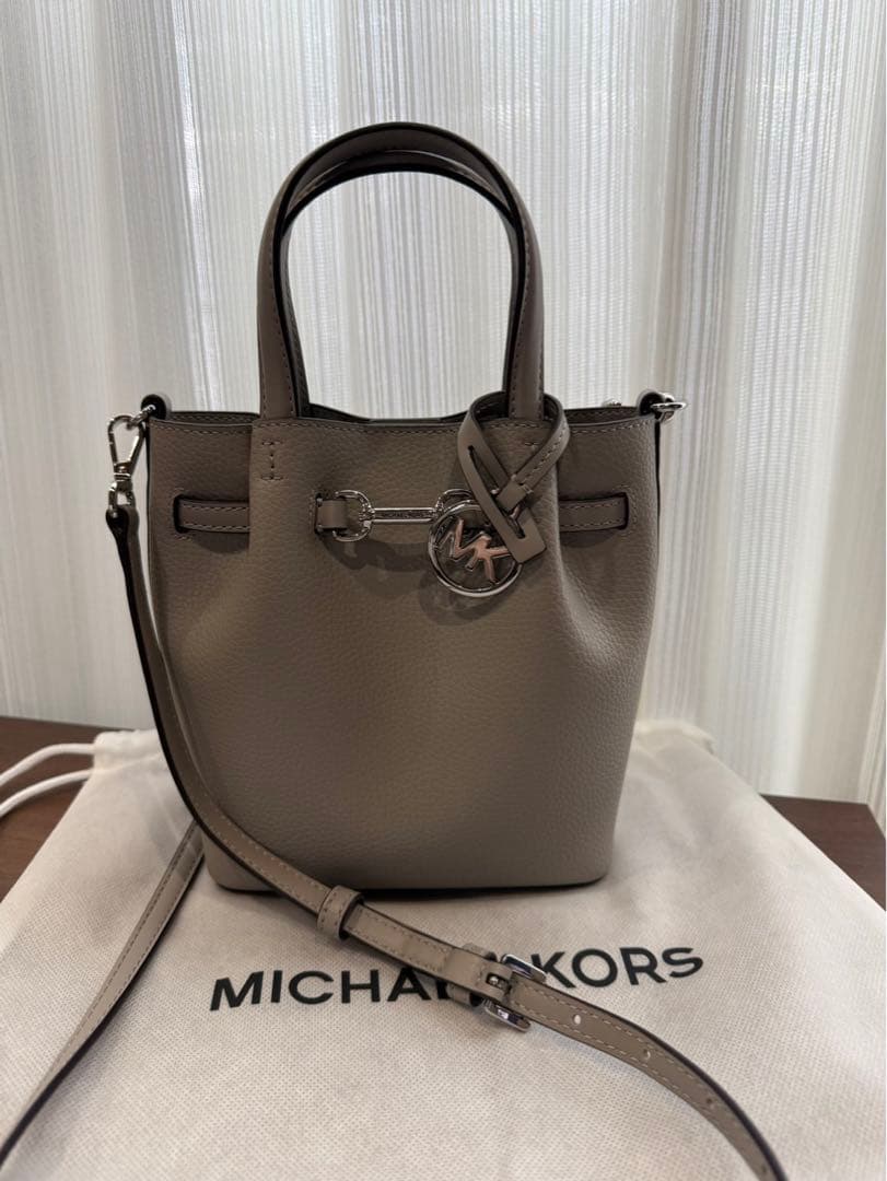 MICHAEL KORS CARSON NS クロスボディ　パールグレイ