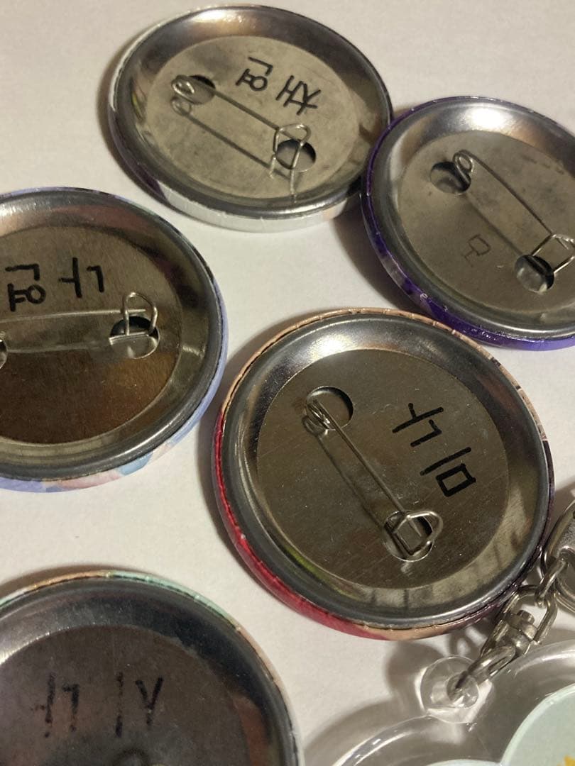 TWICE 缶バッチ　キーホルダー　韓国購入　ハングル文字表記