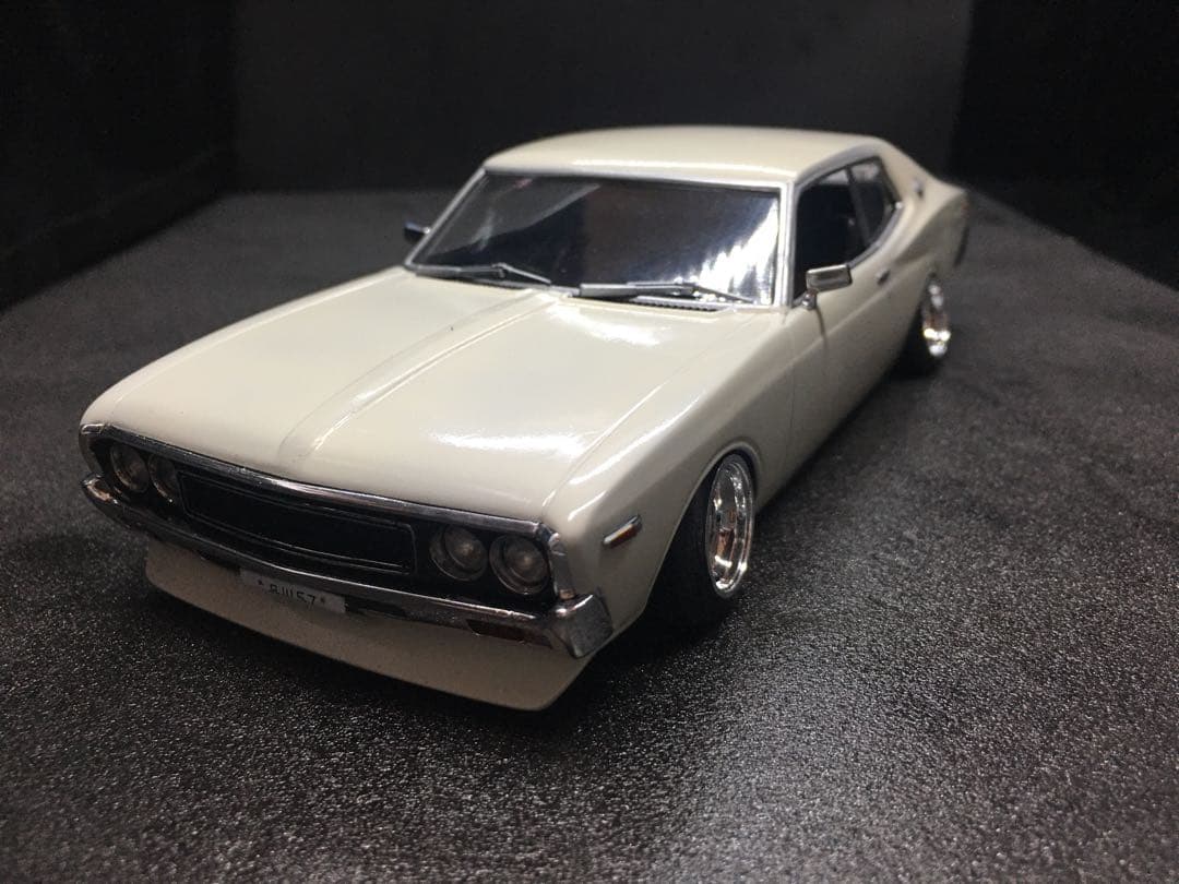 旧車プラモデル完成品1／２４アオシマ１３０ローレル