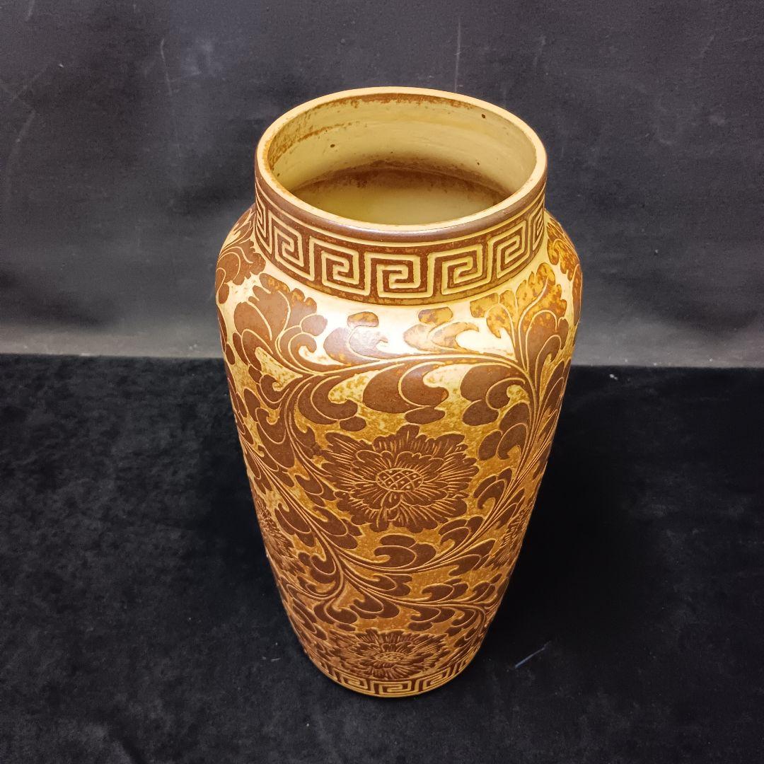 花模様の陶器花瓶
