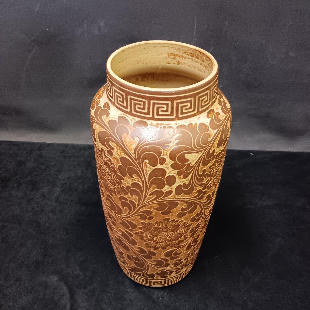 花模様の陶器花瓶