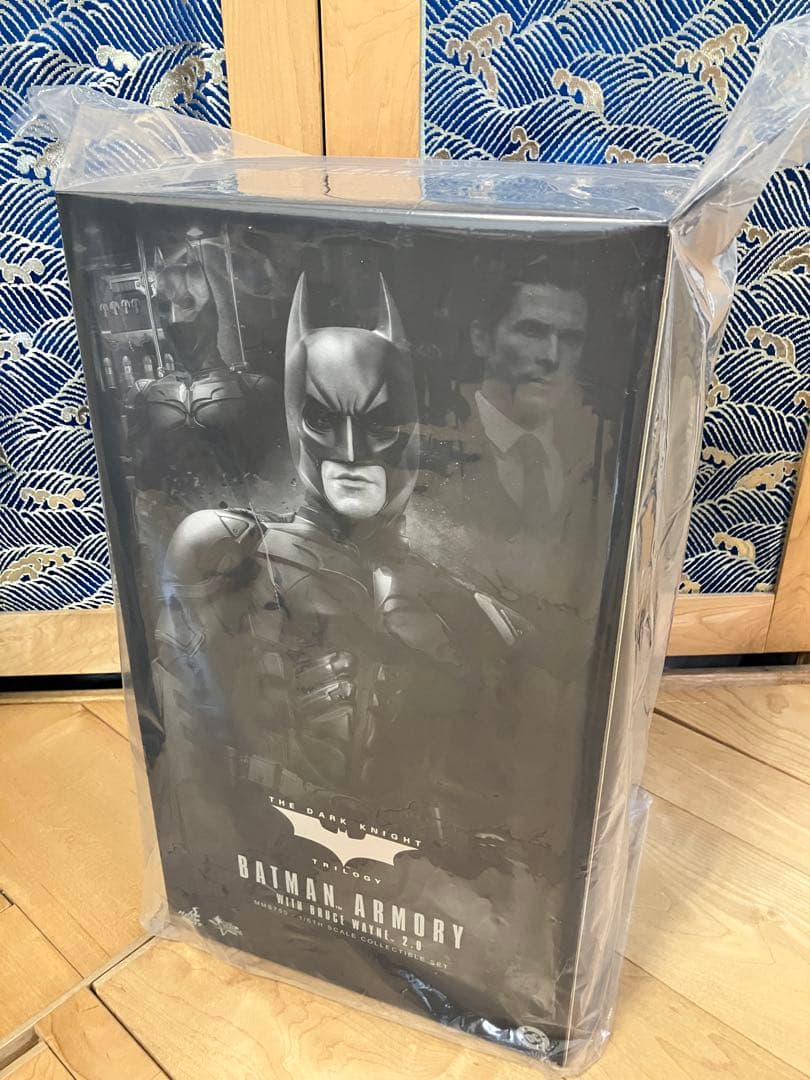 ホットトイズ MMS750 バットスーツ格納庫＆ブルース・ウェイン2.0版