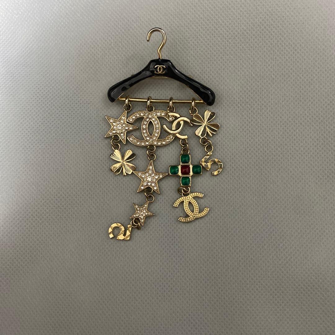 Chanel ブローチ ハンガー　2023 cruise
