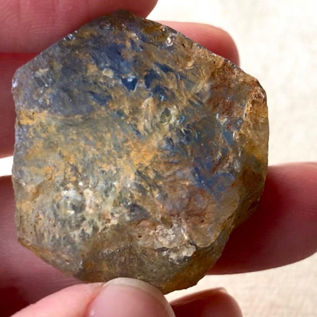 バイカラーベリル原石7/六角形わかりやすい色味