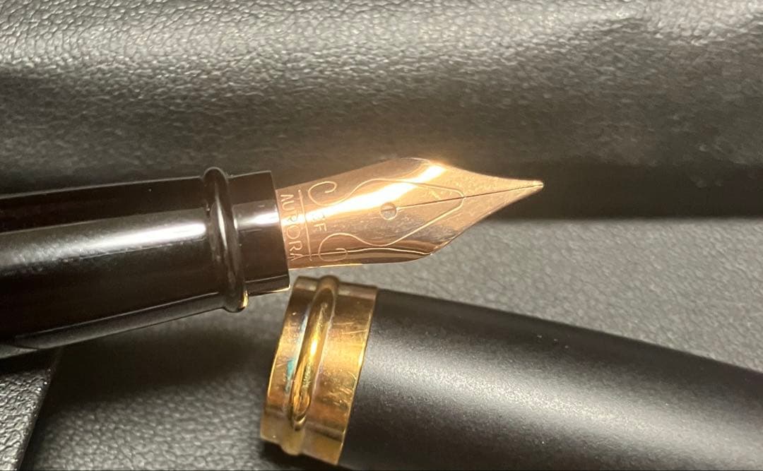 AURORA イプシロン・サテン・ローズゴールド万年筆 ブラック b10-pn