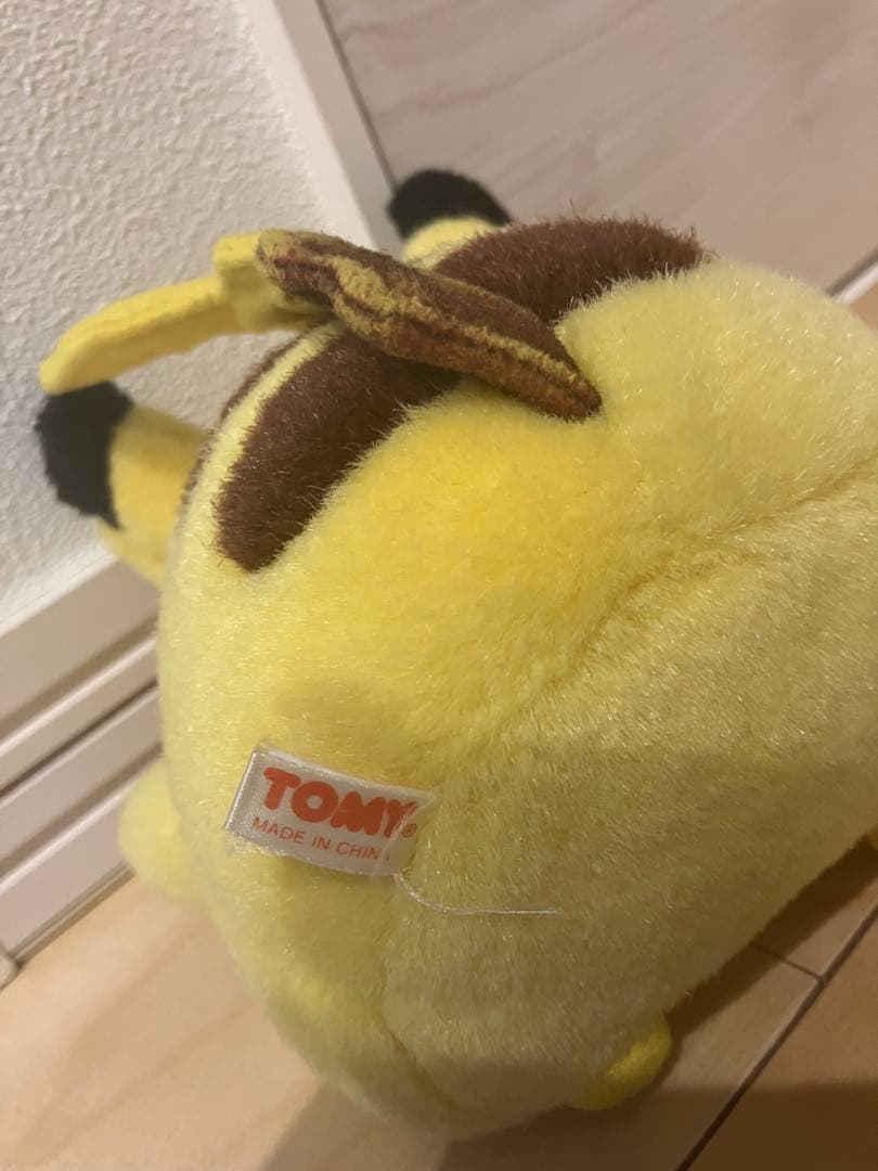 り*ご様 ポケモン　ピカチュウぬいぐるみ（ばんざい）　TOMY