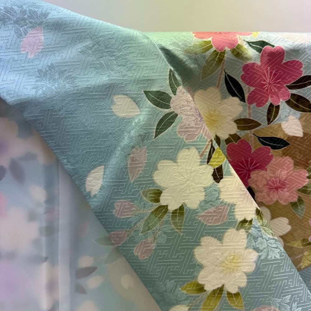 振袖 正絹 水色 古典花柄　裄69.5㎝ 　成人式 中古 D-107