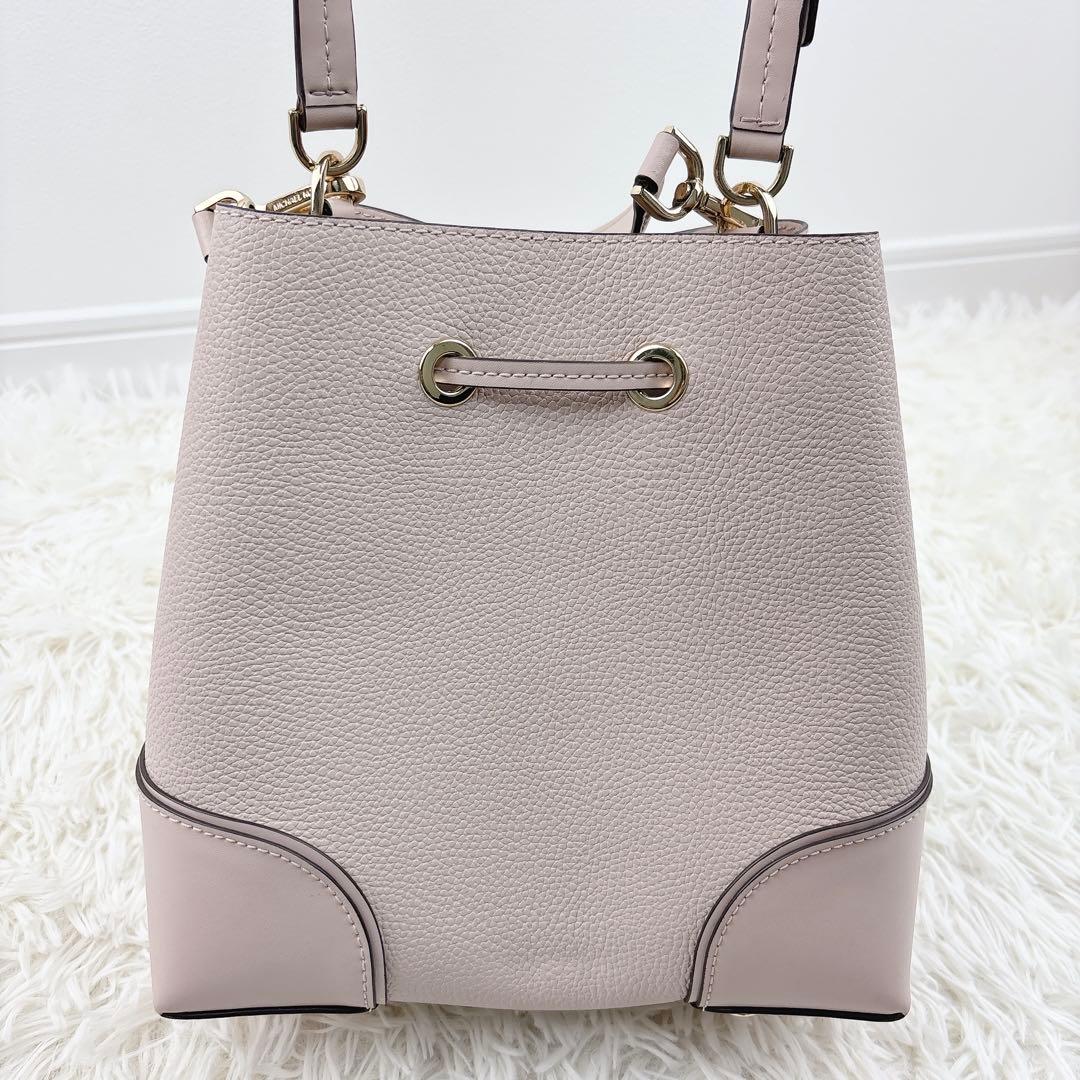 美品✨マイケルコース レザー巾着ショルダーバッグ ピンクベージュ　2way