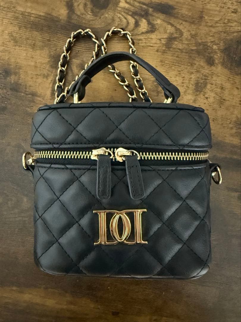 ダーリッチ キルティングスクエアミニバッグ ブラック