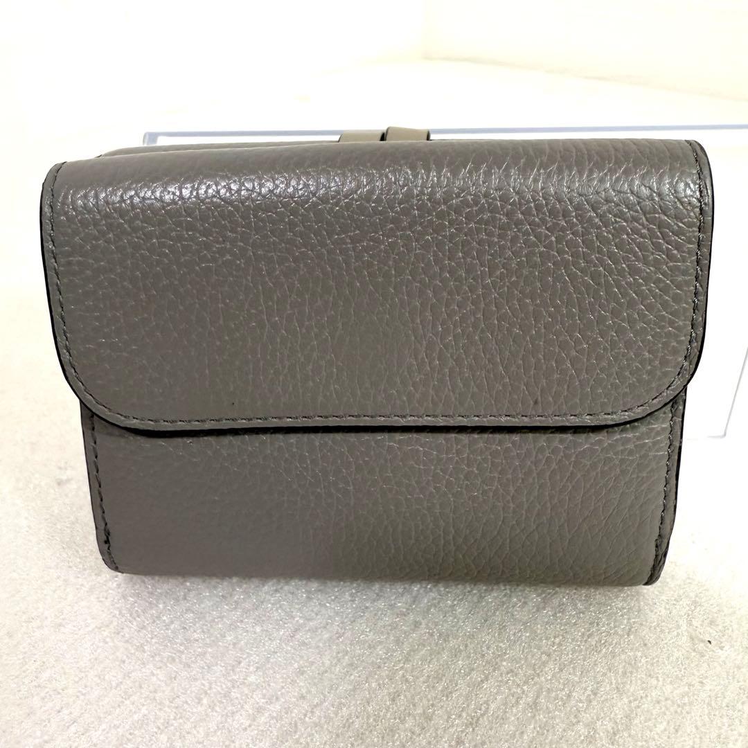 美品　クロエ 三つ折り財布　スモールトリフォールド　 アルファベット　グレー