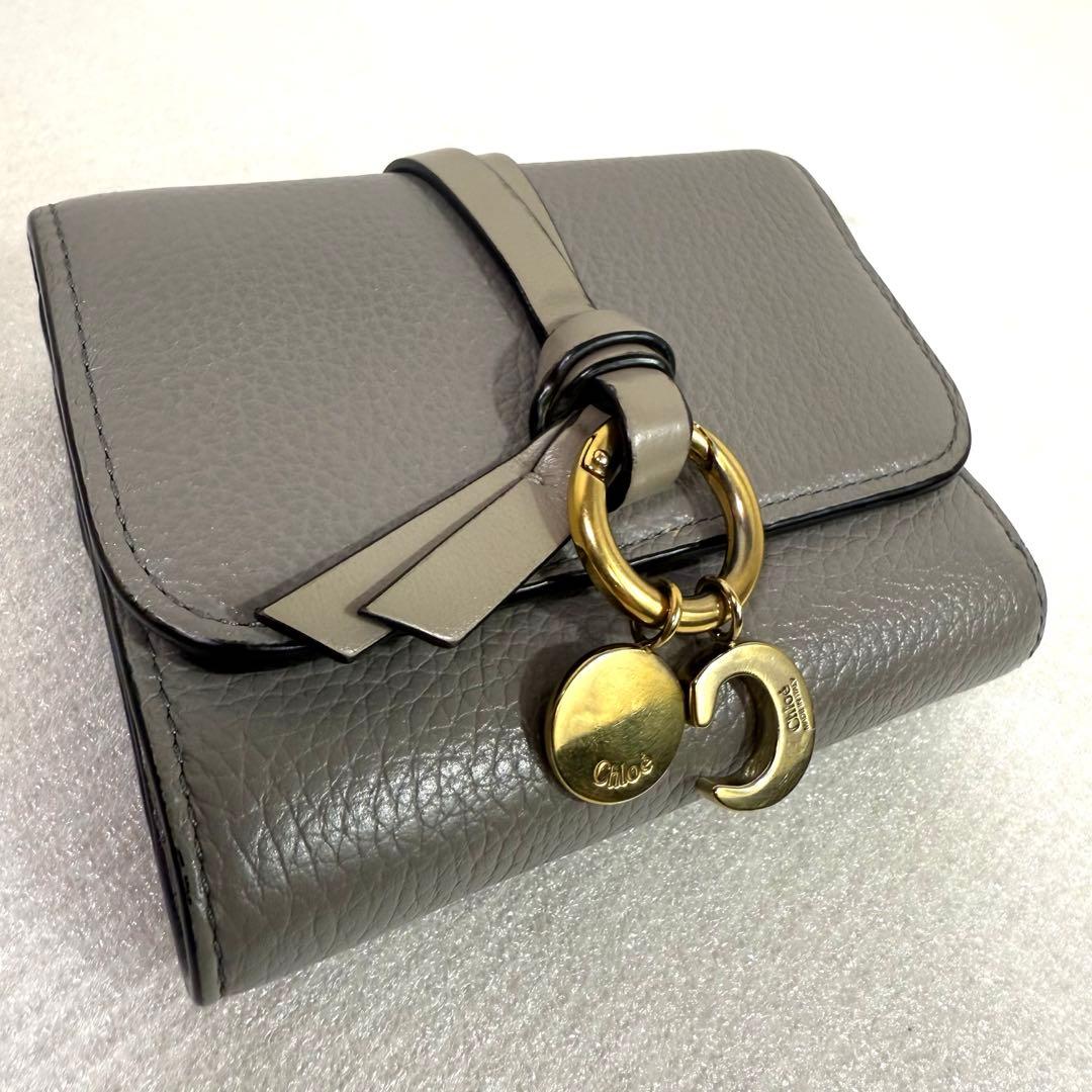 美品　クロエ 三つ折り財布　スモールトリフォールド　 アルファベット　グレー