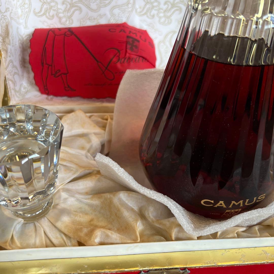 バカラ製の美しいデザインのCAMUSコニャック