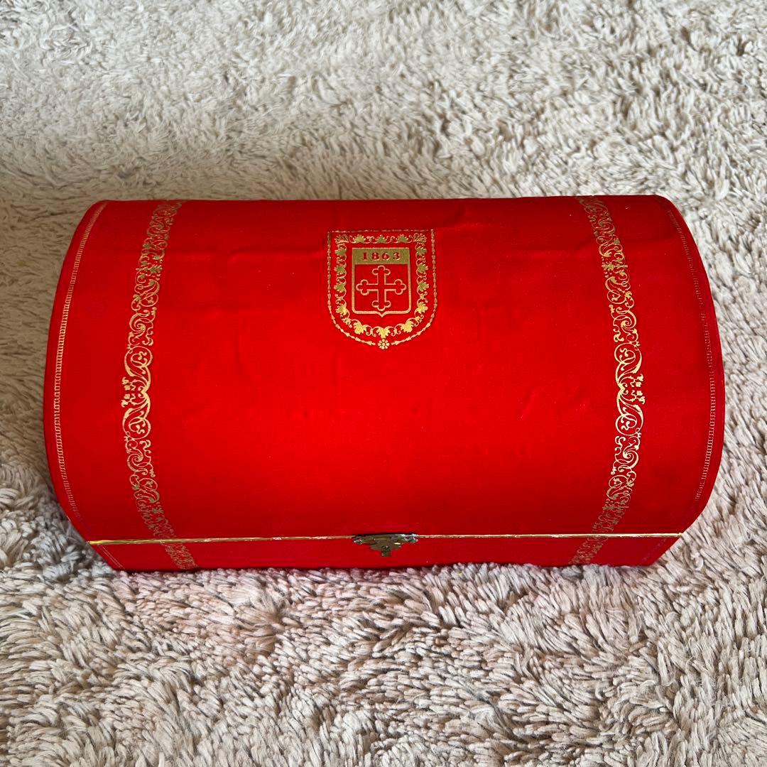 バカラ製の美しいデザインのCAMUSコニャック