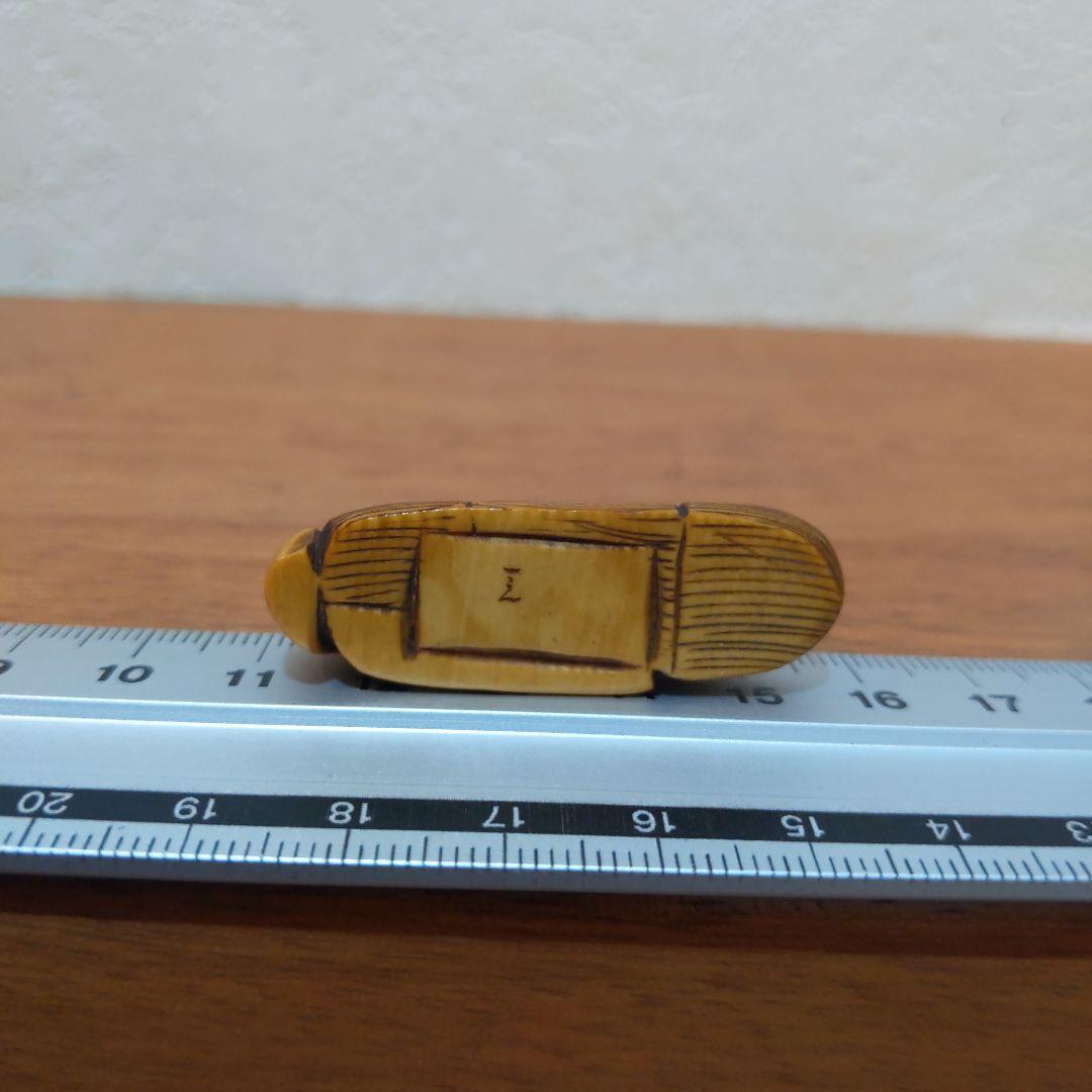 時代提物 人物根付 天然素材 在銘一之【翁と米俵】横幅約4.5cm 重さ約13ｇ