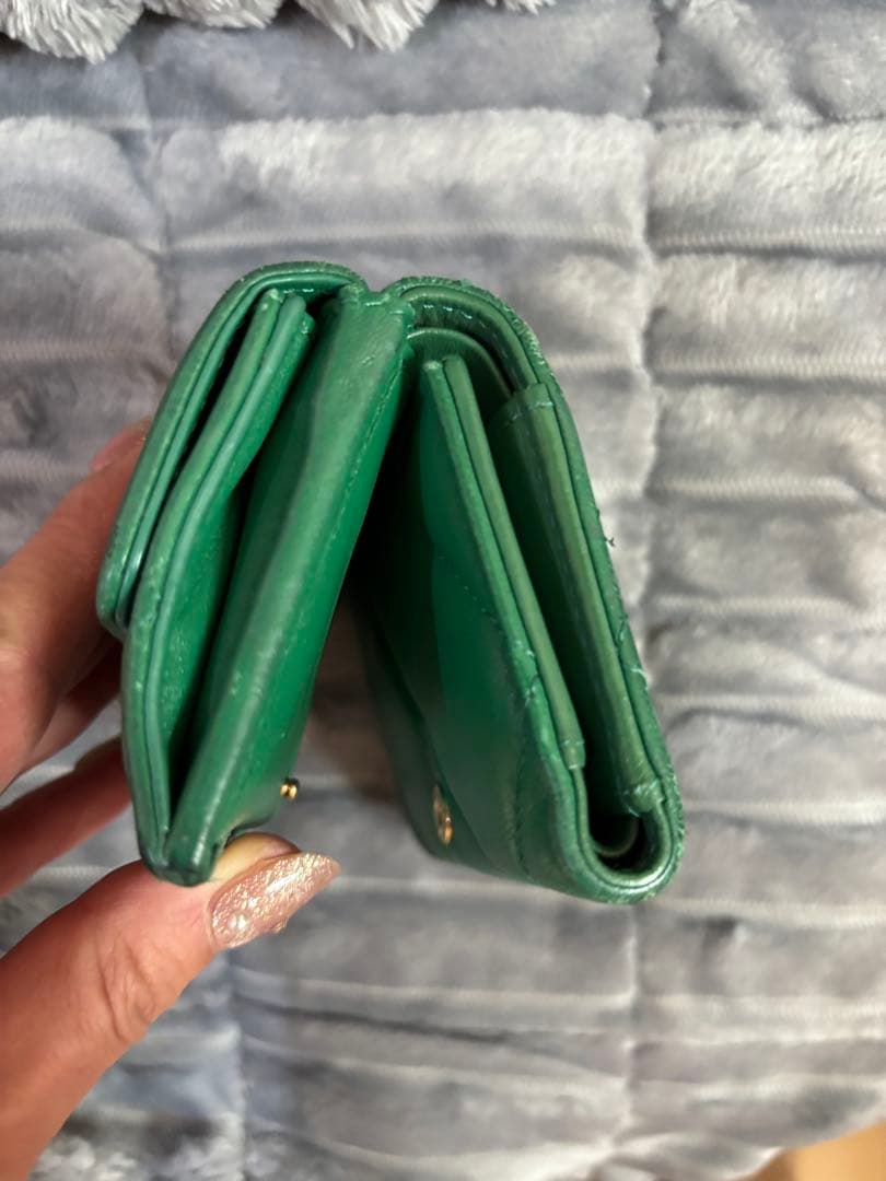 CHANEL シャネル　19三つ折り財布　ディズヌフ