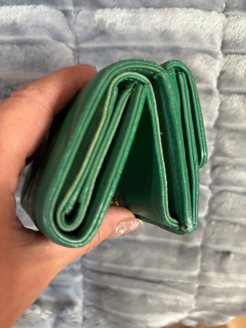 CHANEL シャネル　19三つ折り財布　ディズヌフ