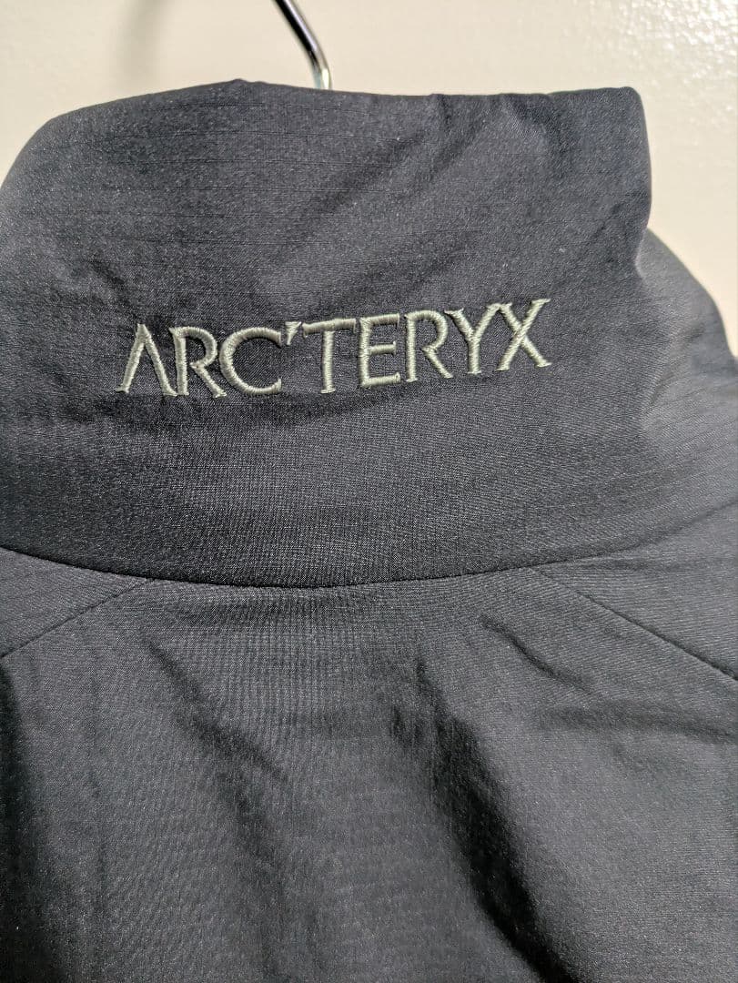 ジャケット・アウター ARC'TERYX ATOM SV JACKET Black M 2025