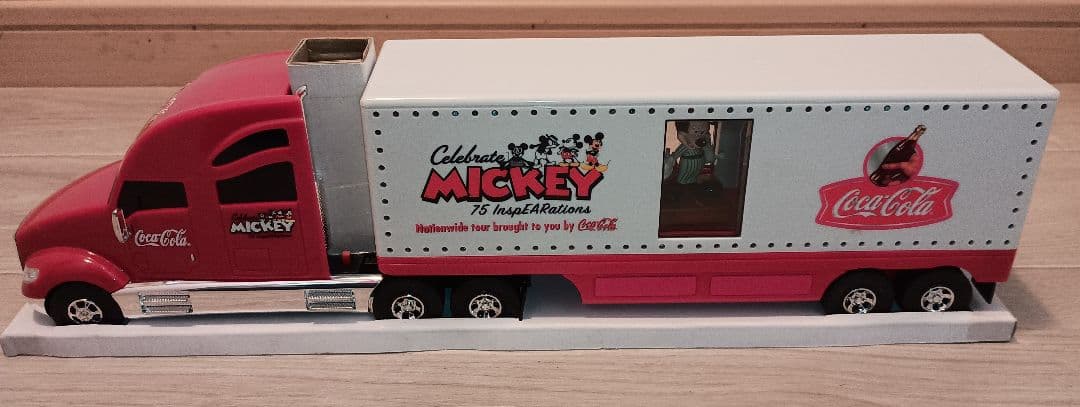 限定品　コカコーラ　ミッキー コラボ　ツアートラック