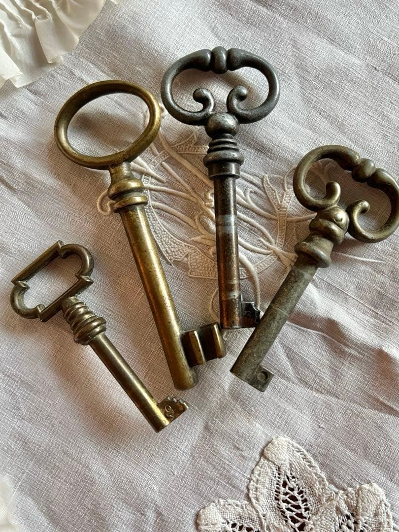 ◆フランスアンティーク｜古い鍵デザインキーセットブロンズシルバー装飾輪っか