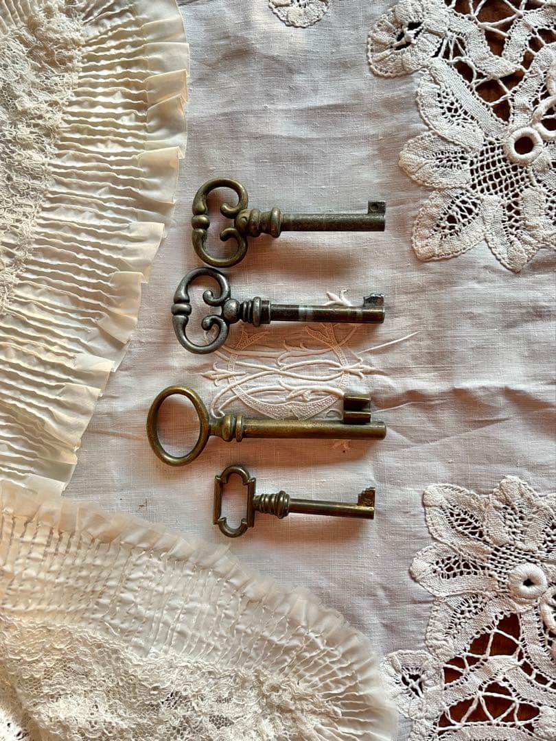 ◆フランスアンティーク｜古い鍵デザインキーセットブロンズシルバー装飾輪っか