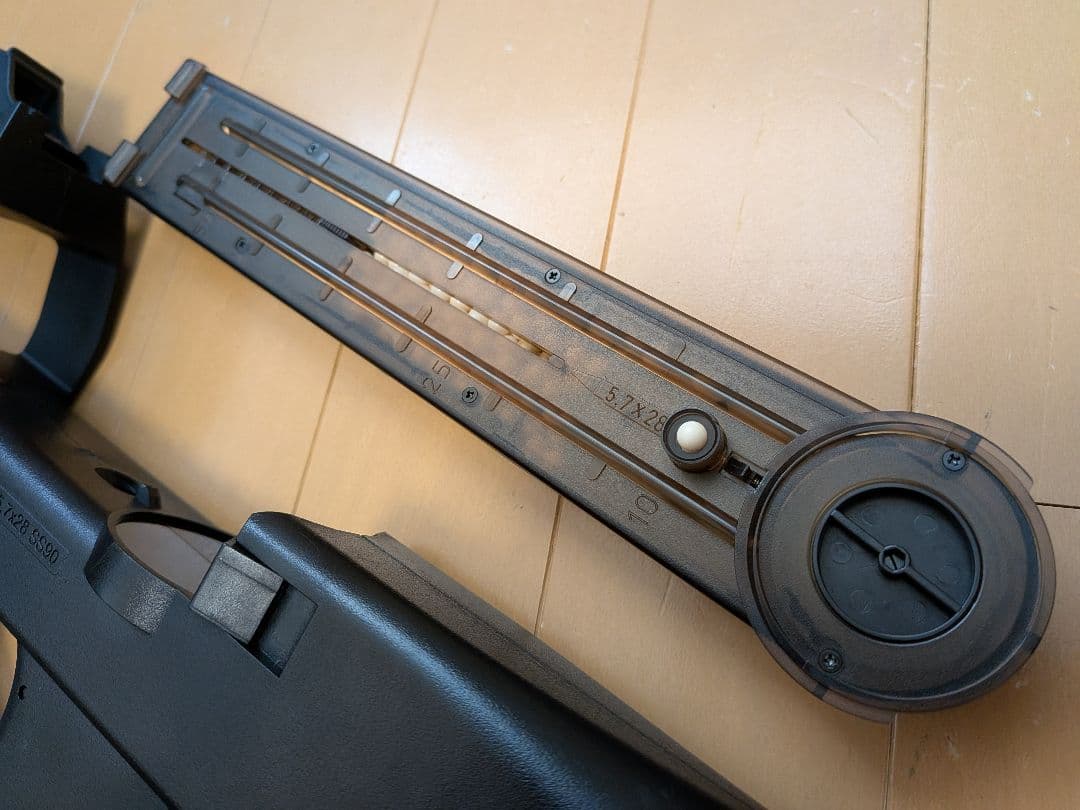 マルイ　p90 電動ガン　多弾数マガジン付