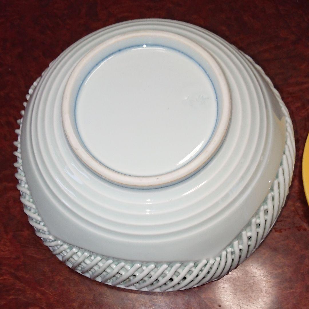透かし陶器大鉢と黄色うさぎ大鉢・未使用品