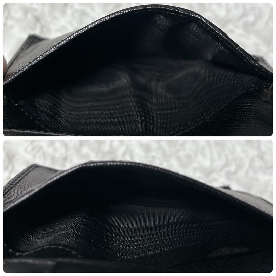 PRADA ブラック 二つ折り財布　サフィアーノレザー　黒　三角　トライアングル