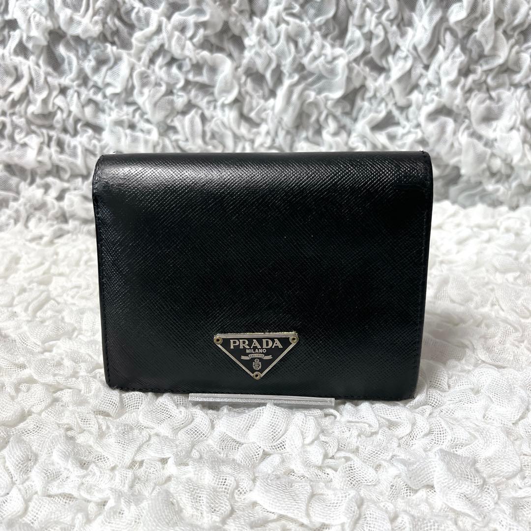 PRADA ブラック 二つ折り財布　サフィアーノレザー　黒　三角　トライアングル