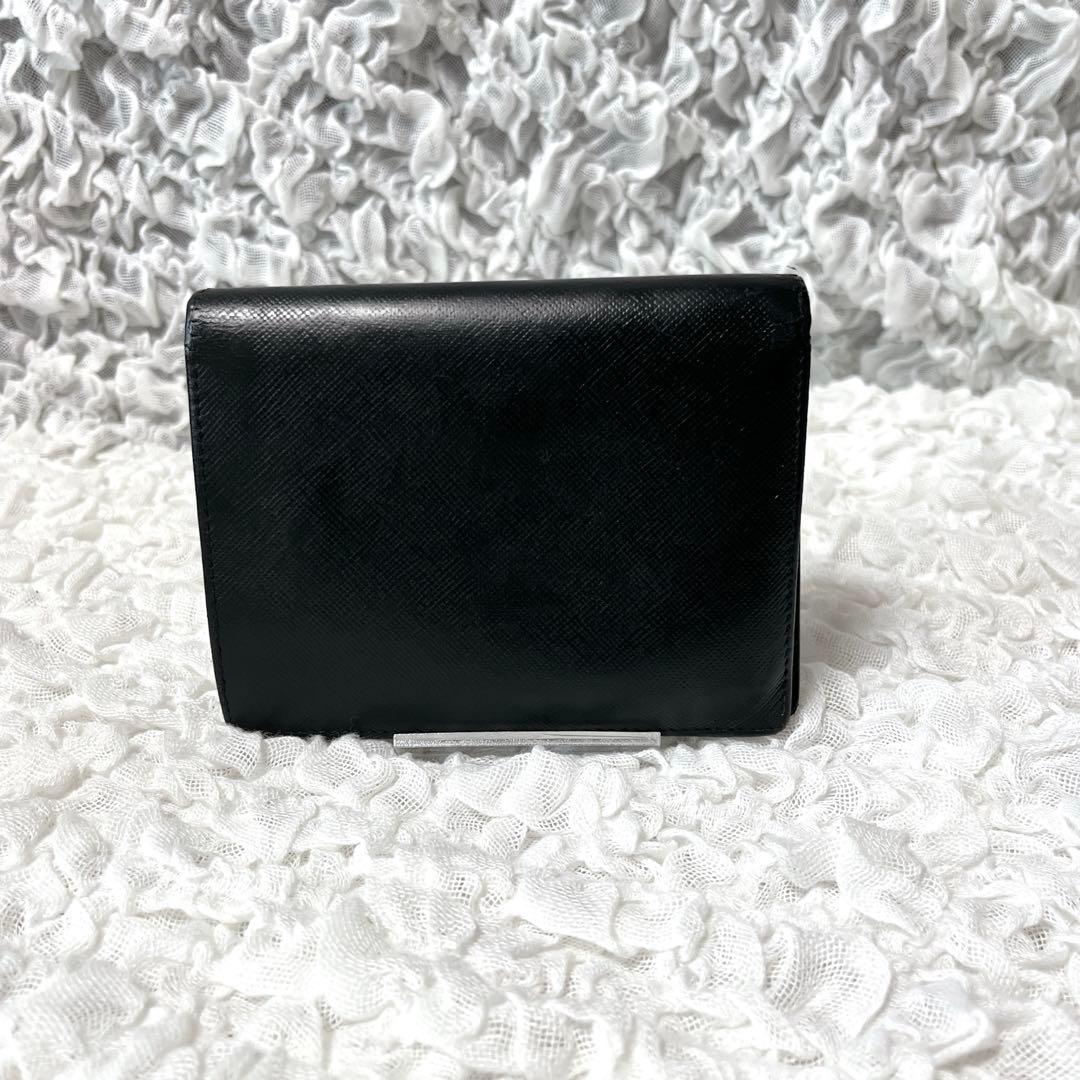 PRADA ブラック 二つ折り財布　サフィアーノレザー　黒　三角　トライアングル