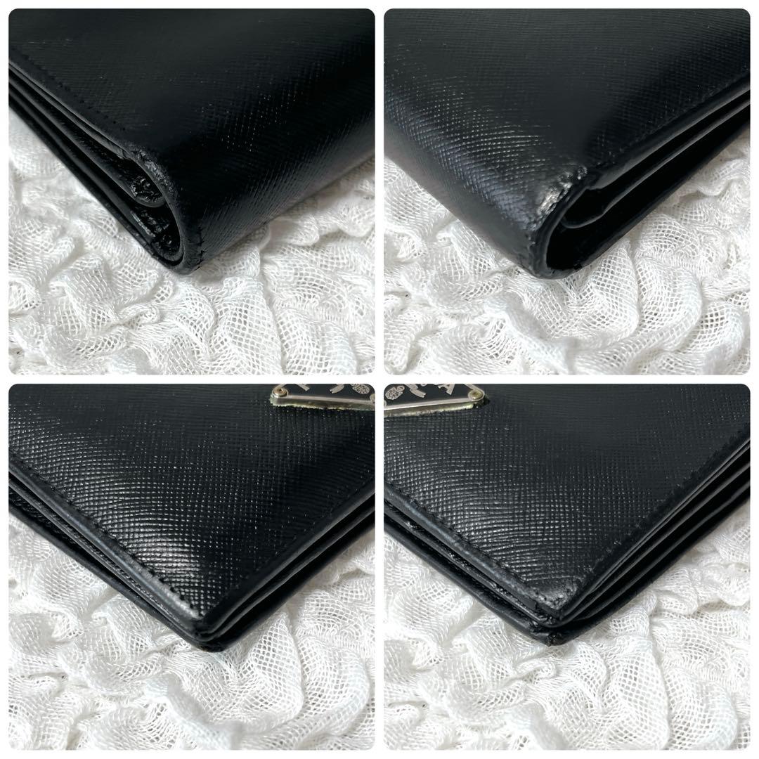 PRADA ブラック 二つ折り財布　サフィアーノレザー　黒　三角　トライアングル