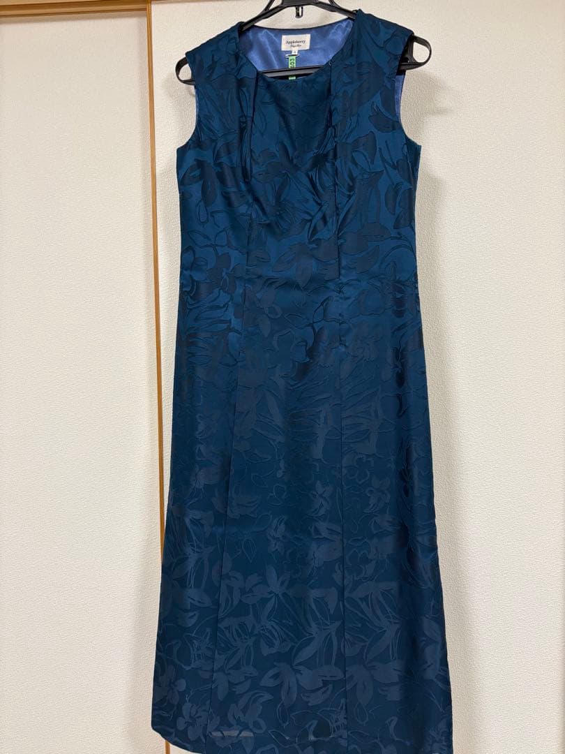 フローラルパターンのドレスとショールセット