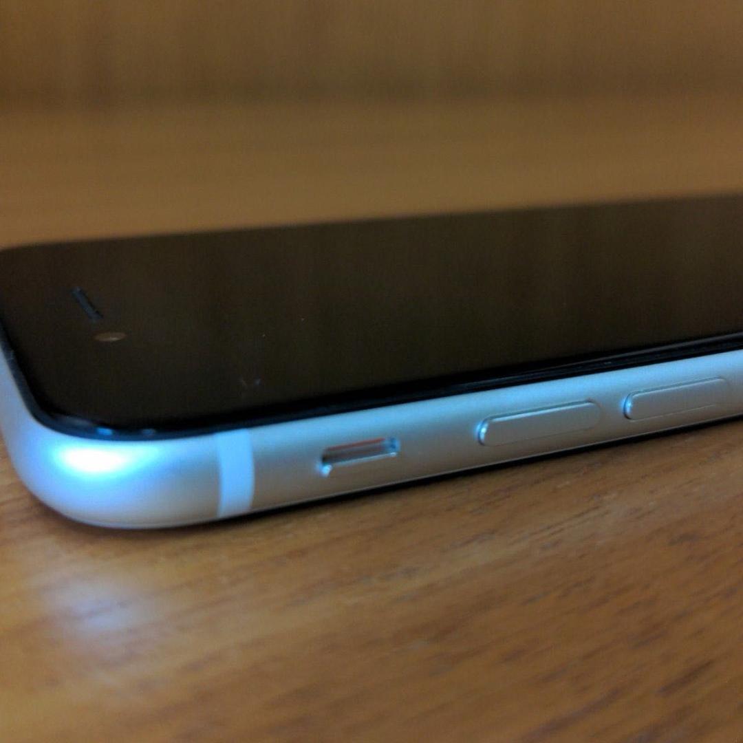 傷無し美品★在庫1点SIMフリー iPhone SE3 第3世代 パールホワイト