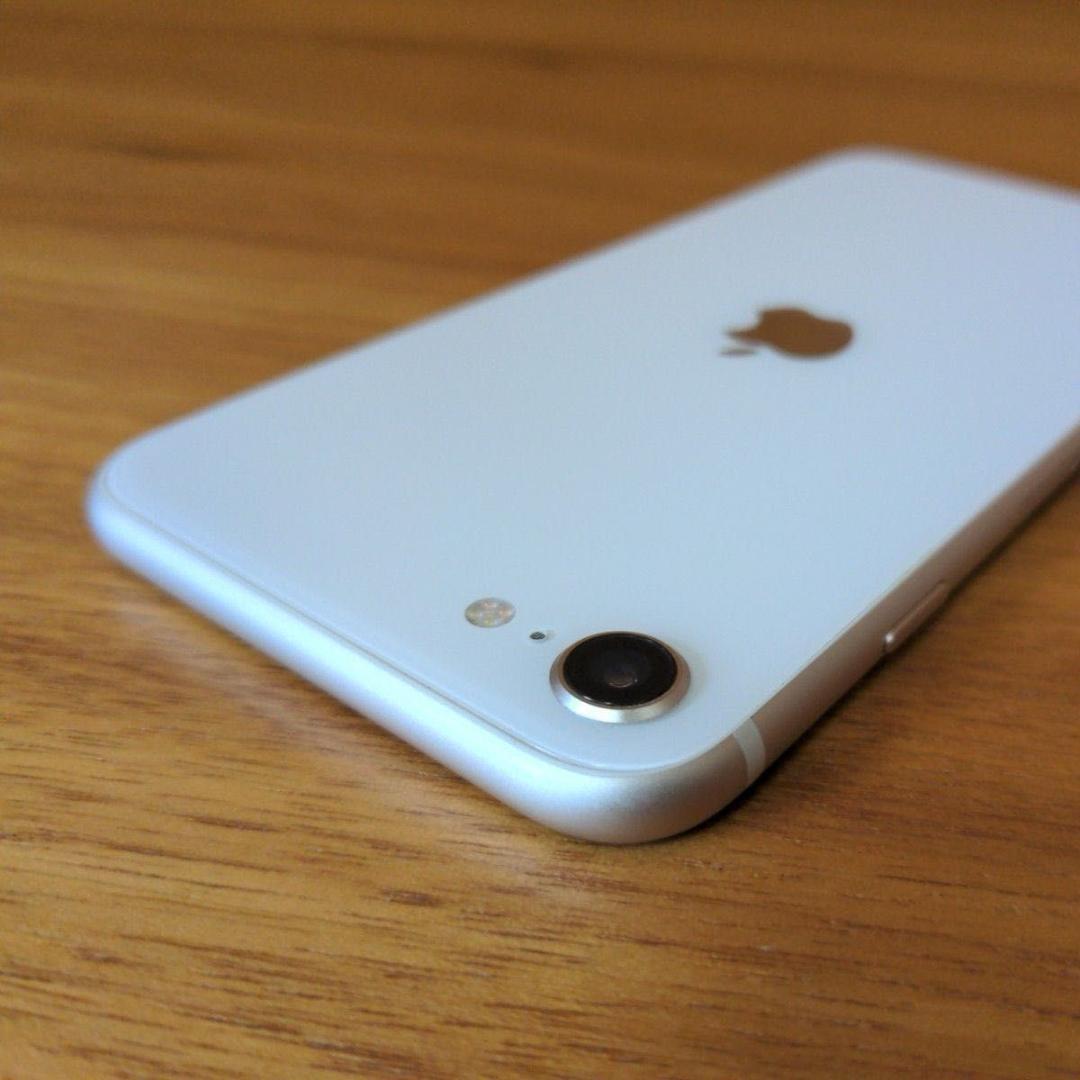傷無し美品★在庫1点SIMフリー iPhone SE3 第3世代 パールホワイト