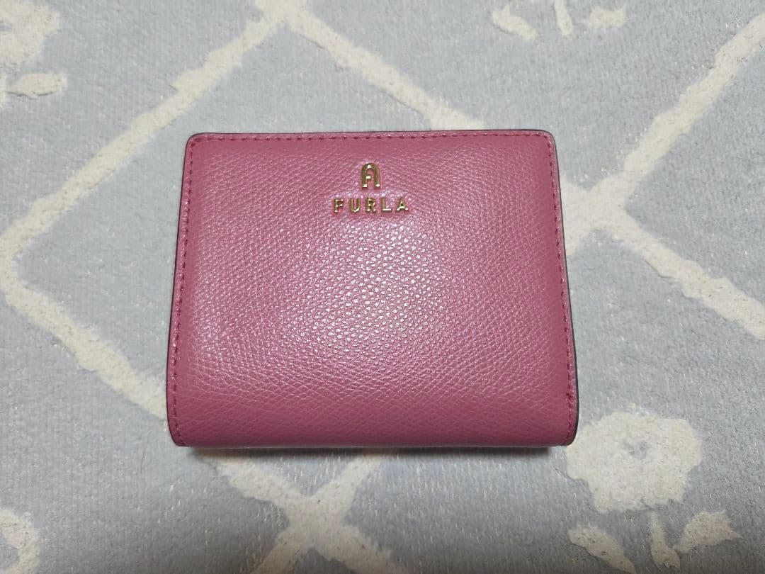【美品】日本限定カラー Furla Camelia コンパクト財布 S