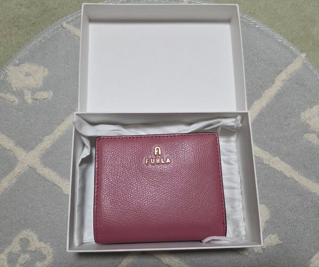 【美品】日本限定カラー Furla Camelia コンパクト財布 S