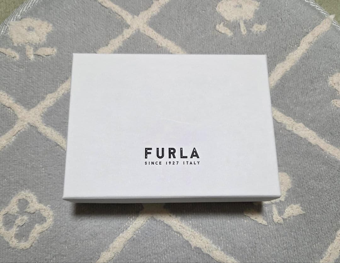 【美品】日本限定カラー Furla Camelia コンパクト財布 S