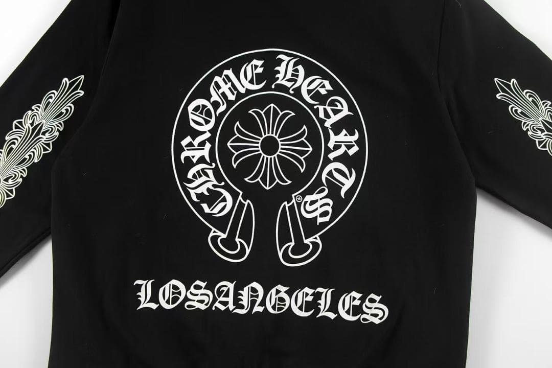 Chrome Heartsのジップアップブラックパーカー