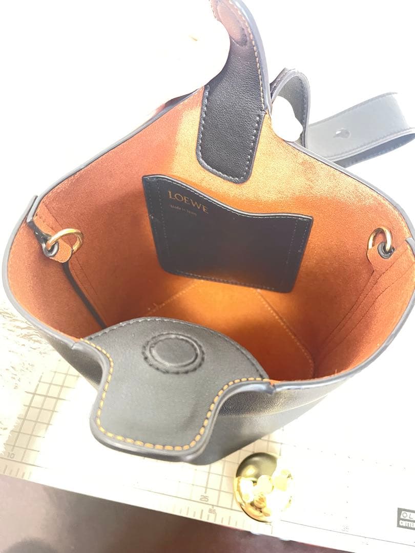 レザー バケツ型 ショルダーバッグ 黒 バケツバッグ ペブル ハンドバッグ