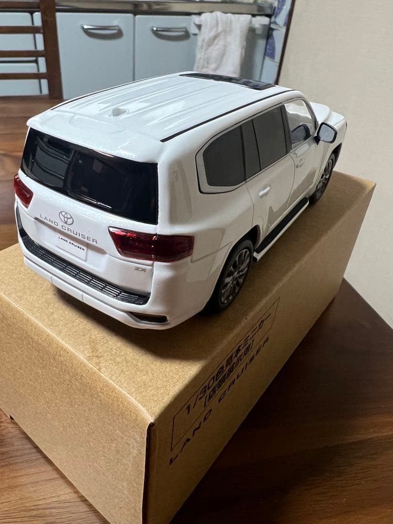 【非売品】トヨタ ランドクルーザー 1/130スケール ホワイト