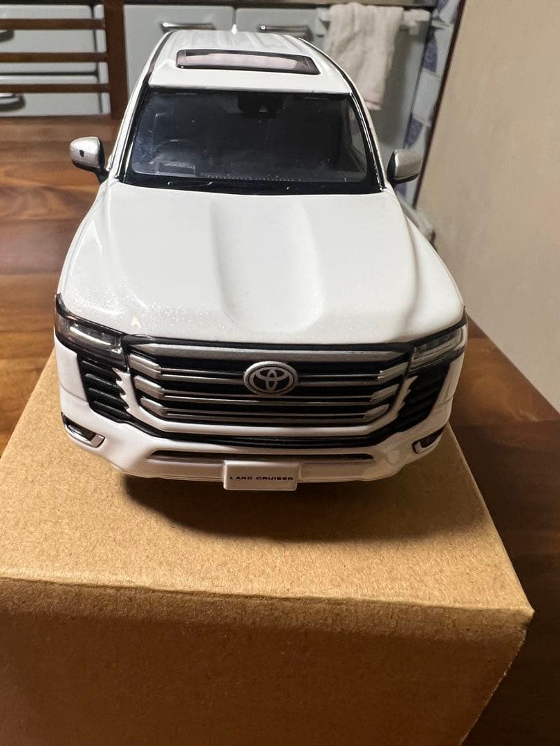 【非売品】トヨタ ランドクルーザー 1/130スケール ホワイト