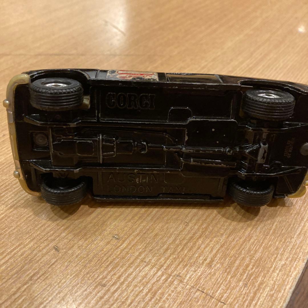 ロンドン・タクシー ミニカー コーギー社初期モデル