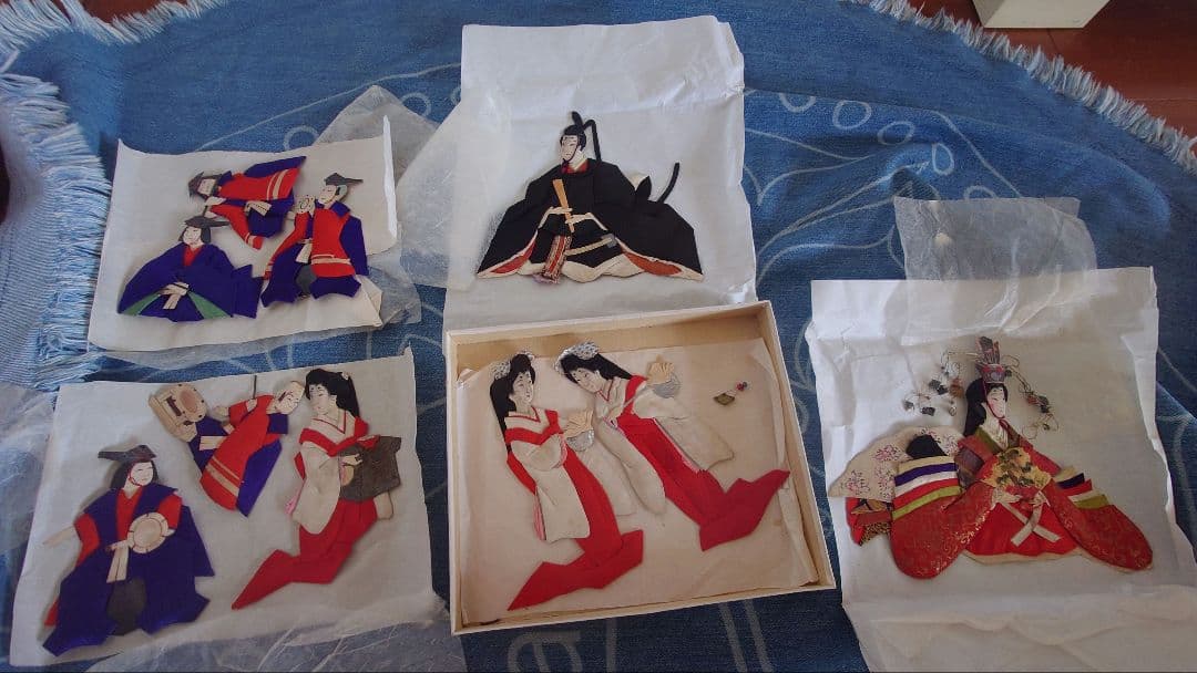 「押し絵雛の掛軸」内裏雛と三人官女と五人囃子