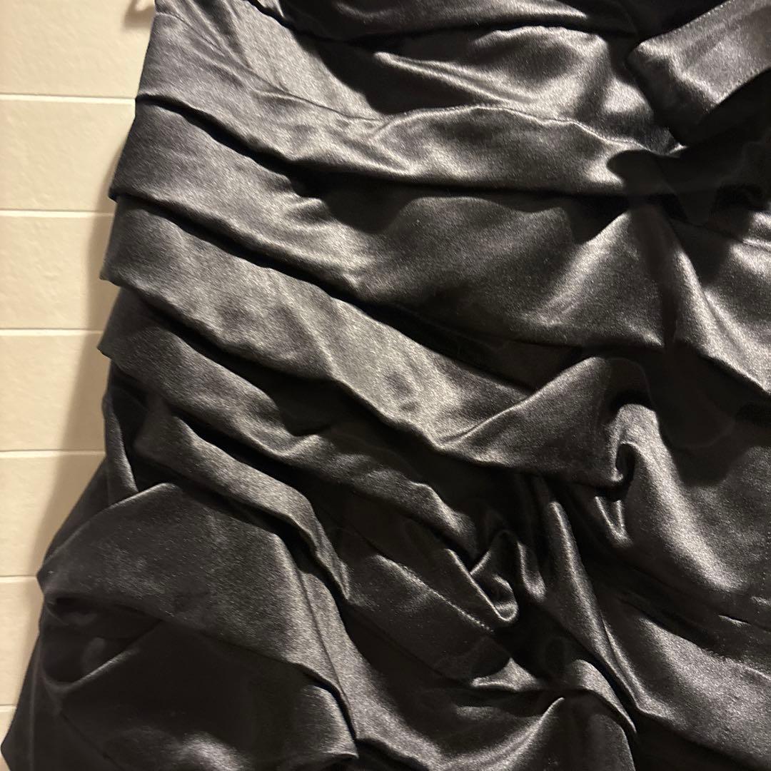 黒 ラッフルデザイン スカート　段々の巻きスカート