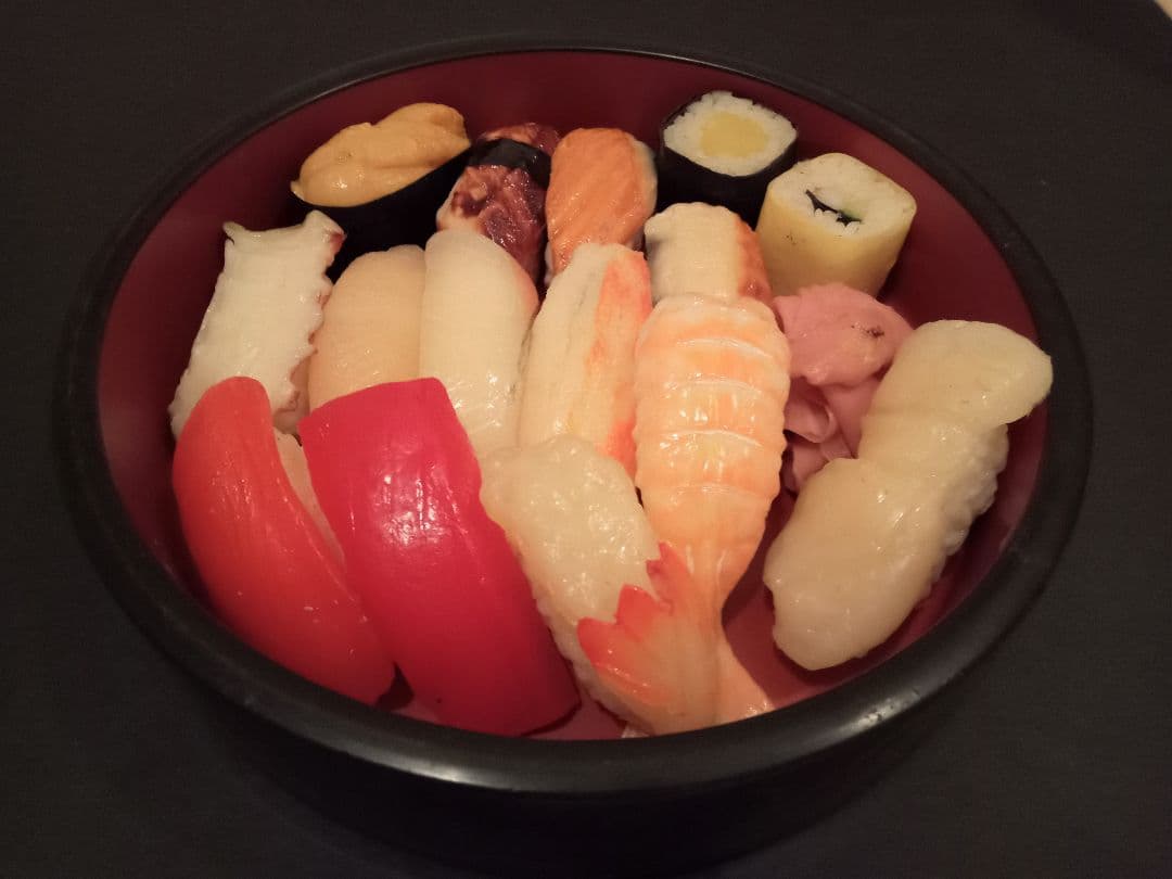 Hセット【食品サンプル】お寿司　16個セット 桶付き！！ 実物大サイズ 高級品